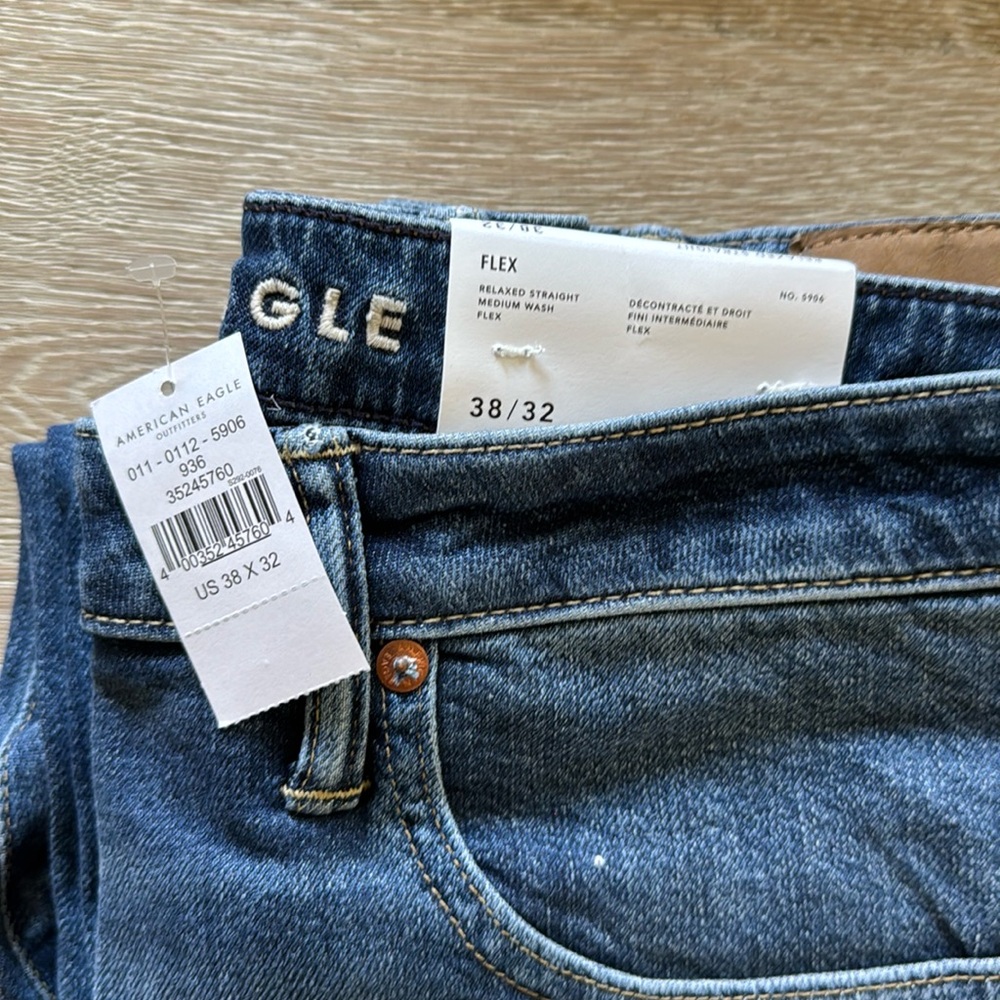 American Eagle relaxed fit Jeans
38/32